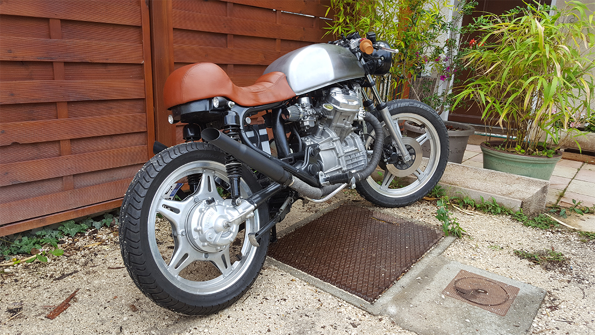 cx cafe racer arriere.jpg